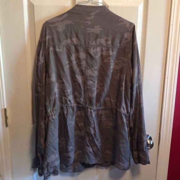 Maurices plus sz 2 camo cargo jacket - Picture 4 of 7